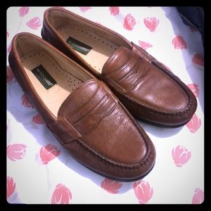 Like new men’s size 9M tan dockers loafers